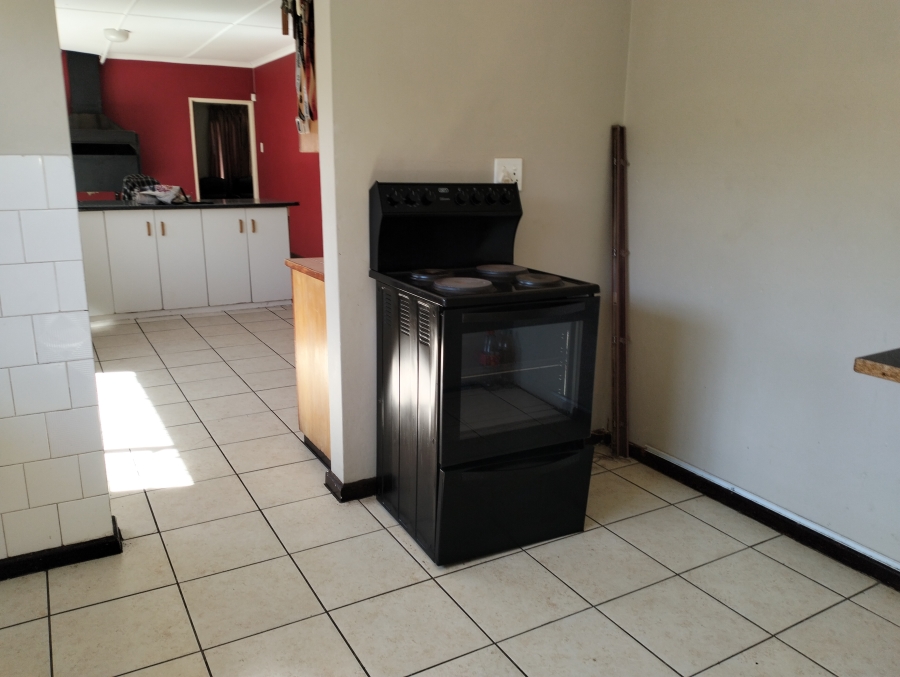 To Let 4 Bedroom Property for Rent in Hankey Eastern Cape